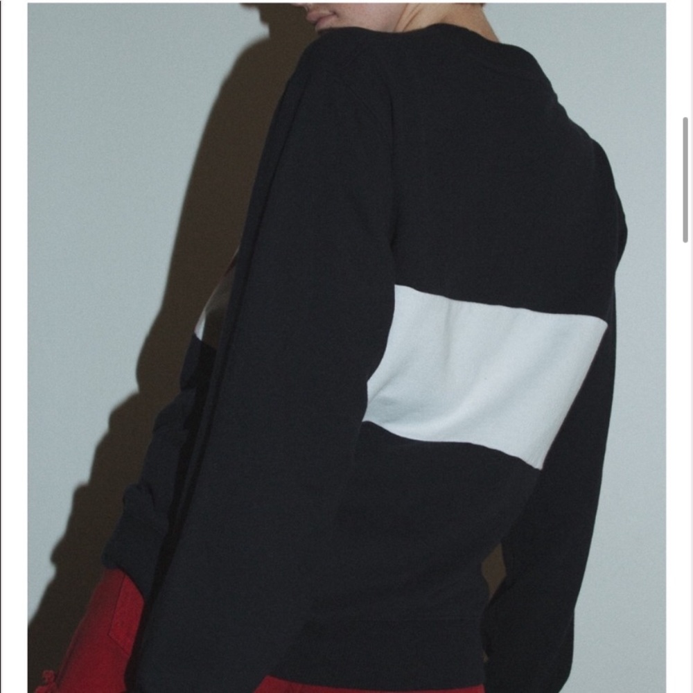 Brandy Melville NY Erica sweater - Picture 2 of 7